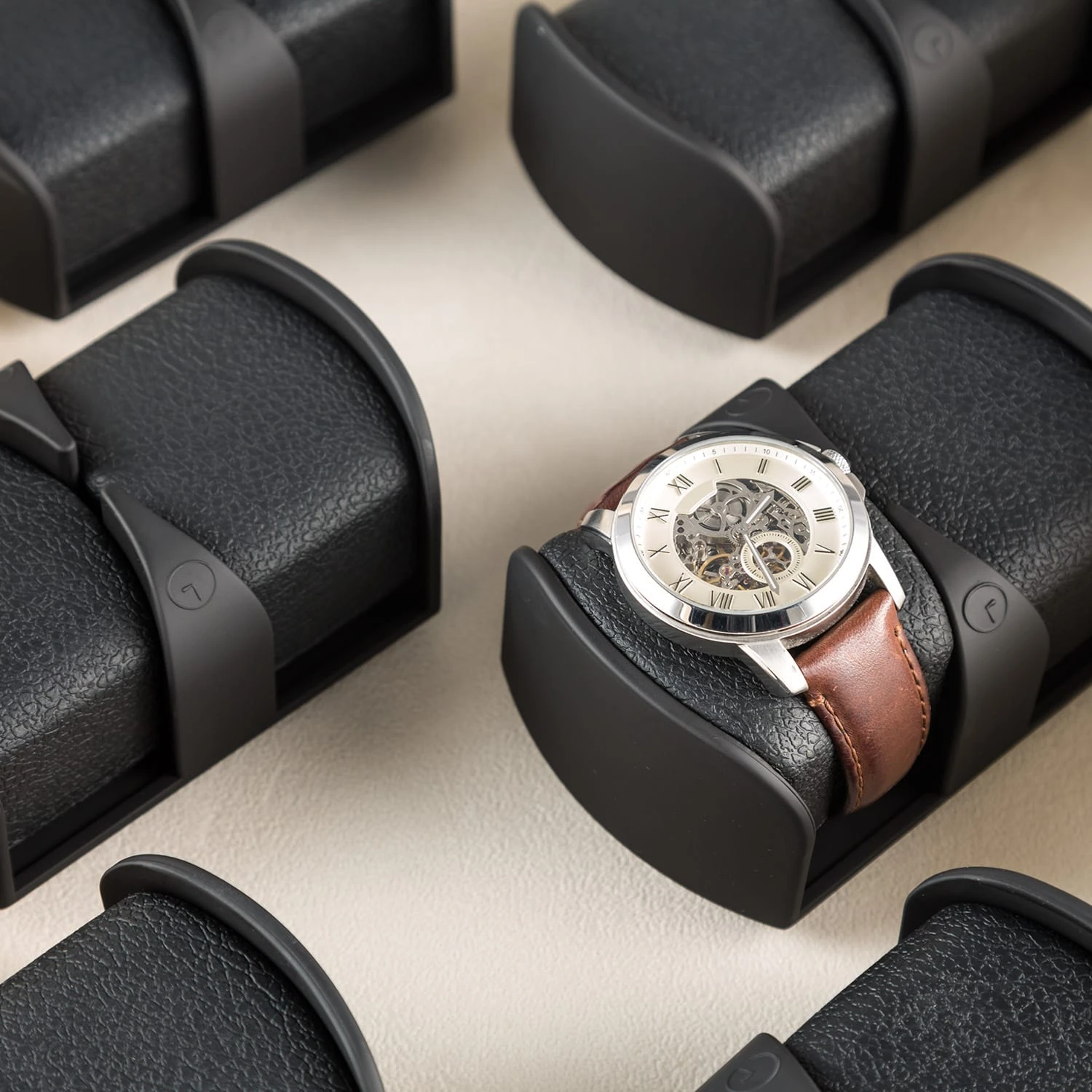 Klingenthal Uhrenbeweger Rechts-Links-Lauf Bis 2200U/d 12 Uhren RGB-LED Touch Abschließbar 9 Klingenthal Uhrenbeweger Rechts-Links-Lauf Bis 2200U/d 12 Uhren RGB-LED Touch Abschließbar – Bild 7