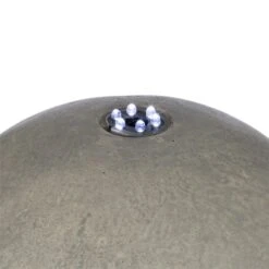 Trafalgar Gartenbrunnen 1,5m LED Fiberglas-Zement 4,5 Kg Ziersteine -Haushaltsgerätegeschäft 10031620 yy 0004 detail Blumfeldt Trafalgar Zierbrunnen Gartenbrunnen Tuff